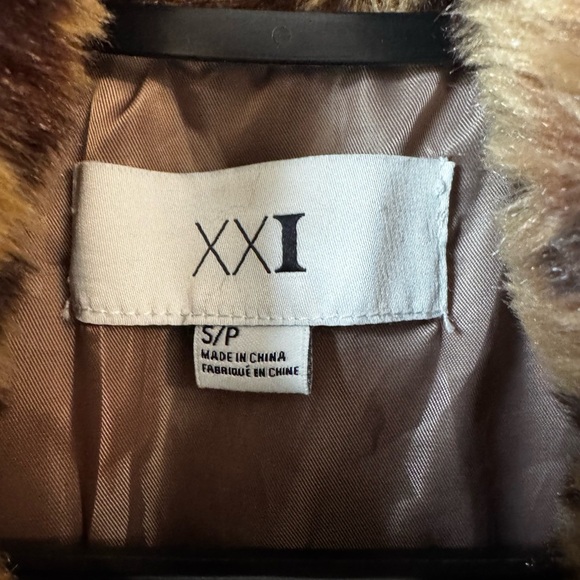 Forever 21 Tan Faux Fur Vest - Picture 2 of 4